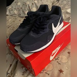 Nike venture runner